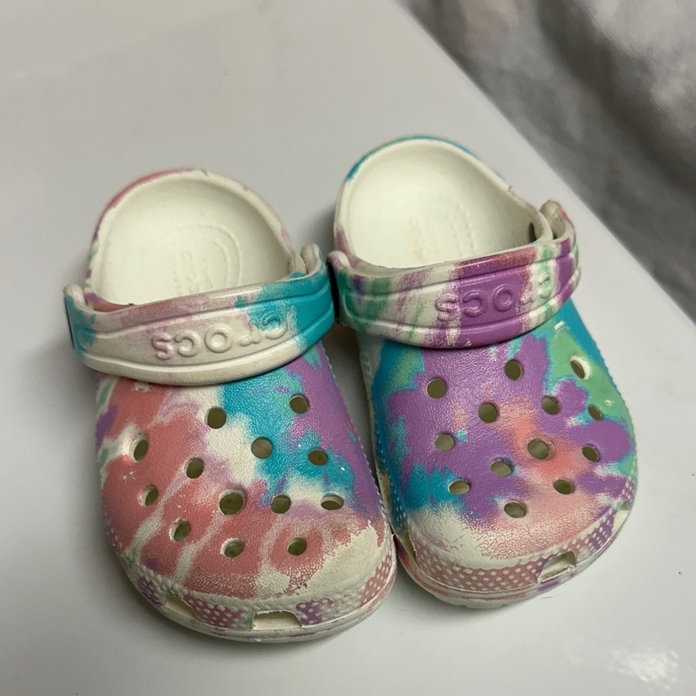 CROCS TIE-DYE PASTEL. Size C 7. Pink:blue/purple on white. Unisex. VGUC